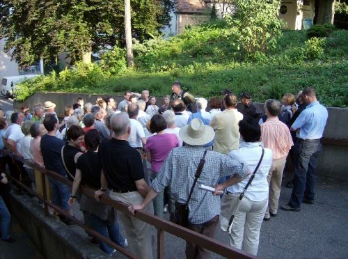 Die Gruppe an der katholischen Kirche