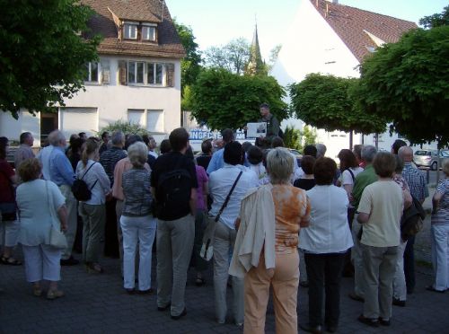 Dr. Joachim Hennze erläutert geschichtliche Hintergründe